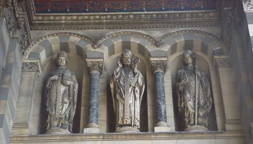statues at the entryway