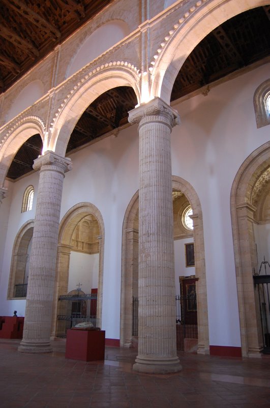Plenty of arches here lead to recessed chapels.